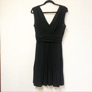 Jessica Howard sleeveless V-neck cocktail dress